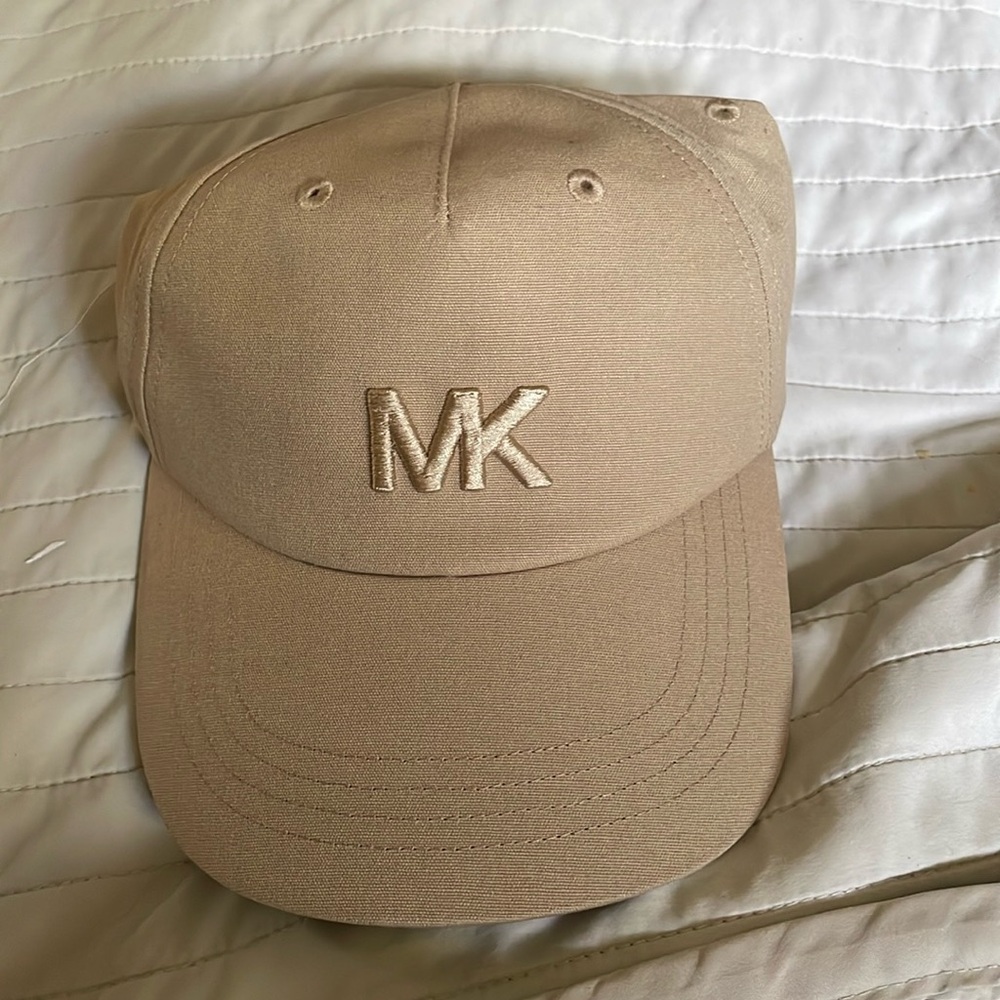 Micheal kors mk base ball cap one size fits most tan new with out tags
